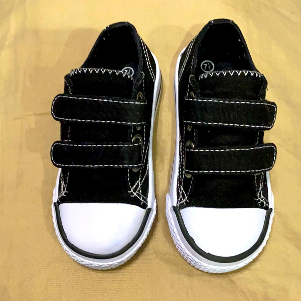 Toddler Canvas Airwalk Tennis Shoe 7 1/2